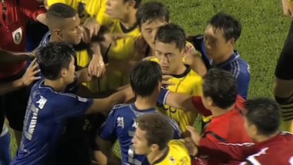 Korean player head-butts opponent
