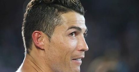 Cristiano Ronaldo réalise l'Ice bucket challenge en sous-vétements