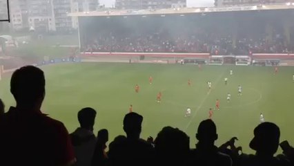 Ambiance au stade Machtens pour le match amical entre le White Star et Galatasaray