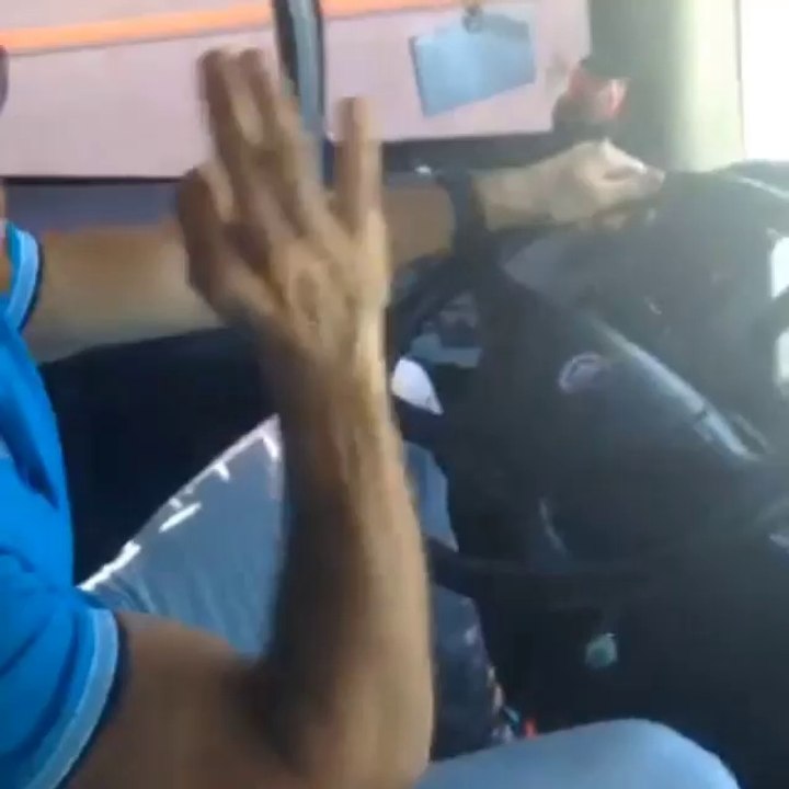 Sebastian Rulli compartió este video conduciendo el camión de la Gira #LDDLM
