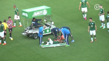 Valdivia sente contusão e deixa jogo ainda no primeiro tempo