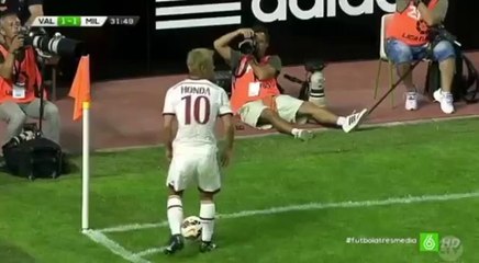 本田圭佑最悪のコーナーキックエヴァー | Keisuke Honda Worst Corner Kick Ever ~ Valencia vs AC Milan 2014