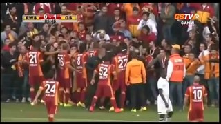 Burak Yılmaz Galatasaray taraftarıyla tartıştı