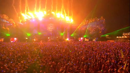 Tiesto playing Rebeat - "Walking Dead" (Steerner Remix) live at Tomorrowland 2014