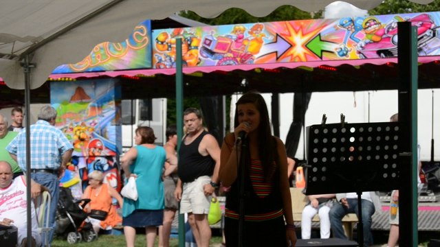 Lola Reva chante quand on a que l amour berry au bac 03 08 2014