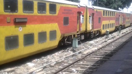 A journey in a double-decker train from Delhi to Jaipur