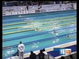 Lisa Fissneider festeggia le medaglie ai mondiali giovanili di nuoto 2011