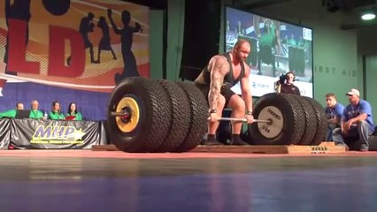 The Mountain from Game of Thrones lifts over 450 kilos