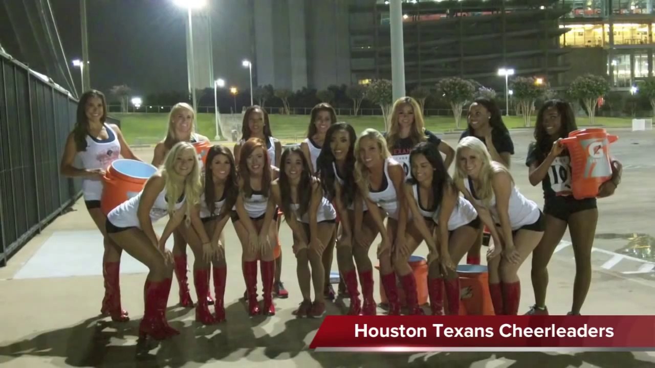Les Cheerleaders des Texans tentent le "Ice Bucket Challenge"