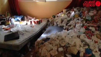 Un appartement envahi par les déchets