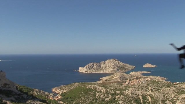Marseille : un saut impressionnant dans le ciel des calanques