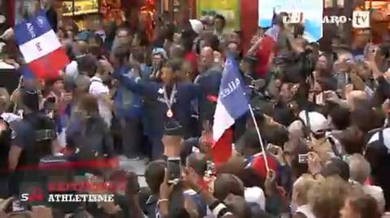 Revivez le retour de l'équipe de France d'athlétisme dans une chaude ambiance à Paris