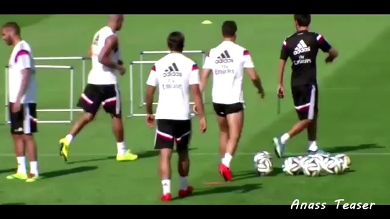 Mauvais geste de Cristiano Ronaldo envers Angel Di Maria