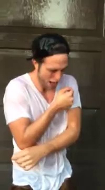 Rob Pattinson Takes on ALS's Ice Bucket Challenge