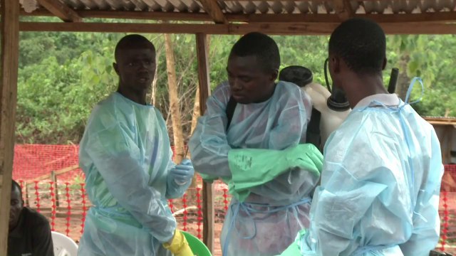 Médicos se sacrifican para combatir ébola