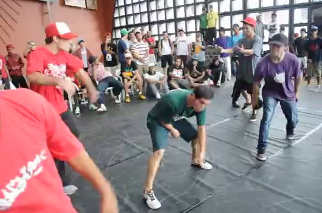 B. Boy Mau - Flying Boys - 1º Campeonato de Break - Super Cypher Fuck Off 2011!!!.