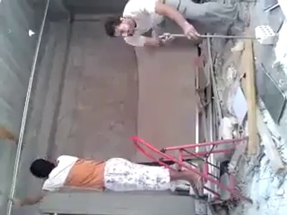 Gülmekten koptum