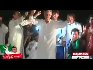 وزیر اعلیٰ خیبر پختونخوا پرویز خٹک آزادی مارچ کے دوران رقص کرتے ہوئے