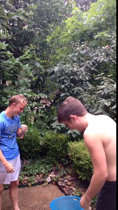 So hilarious ALS Ice Bucket Challenge FAIL