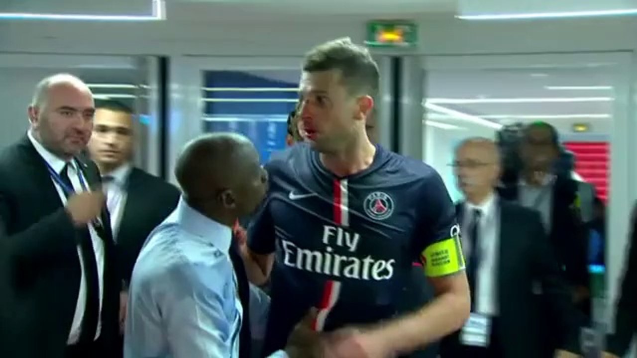 Violent fight between soccer players : Brandão VS Thiago Motta