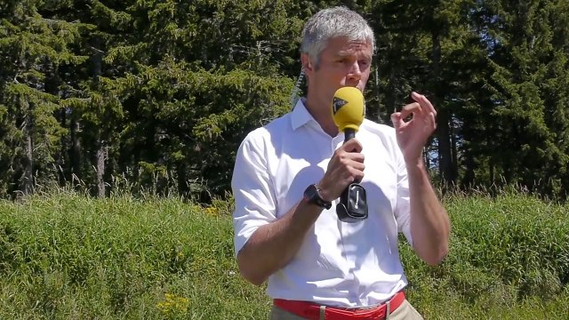 Fête 2014 de l'UMP 43 au Mont Mezenc avec Laurent Wauquiez qui répond à i.Télé (ext.00206)