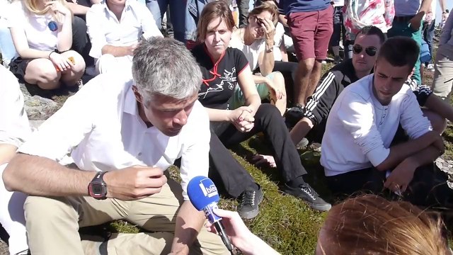 Fête 2014 de l'UMP 43 au Mont Mezenc avec Laurent Wauquiez interviewé par Fr Bleue (ext.00218)