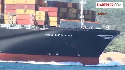 Boğazdan Dev Konteyner Gemisi Geçti
