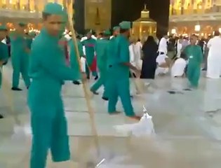 تنظيف ساحة الحرم المكي في اقل من دقائق