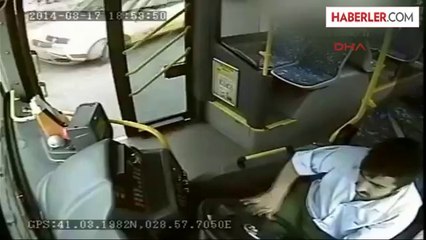 Otobüs Kamerasından Taşlı, Sopalı, Havai Fişekli Dehşet Anları