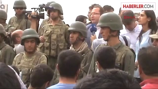 Mardin'de Çiftçiler, Traktörlerle İpek Yolunu Trafiğe Kapattı Ek