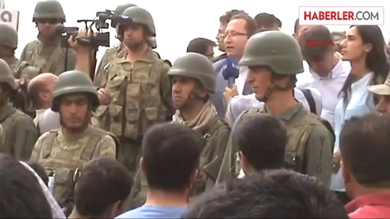 Mardin'de Çiftçiler, Traktörlerle İpek Yolunu Trafiğe Kapattı Ek