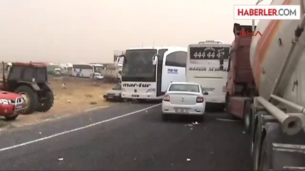 Mardin'de Çiftçiler, Traktörlerle İpek Yolunu Trafiğe Kapattı