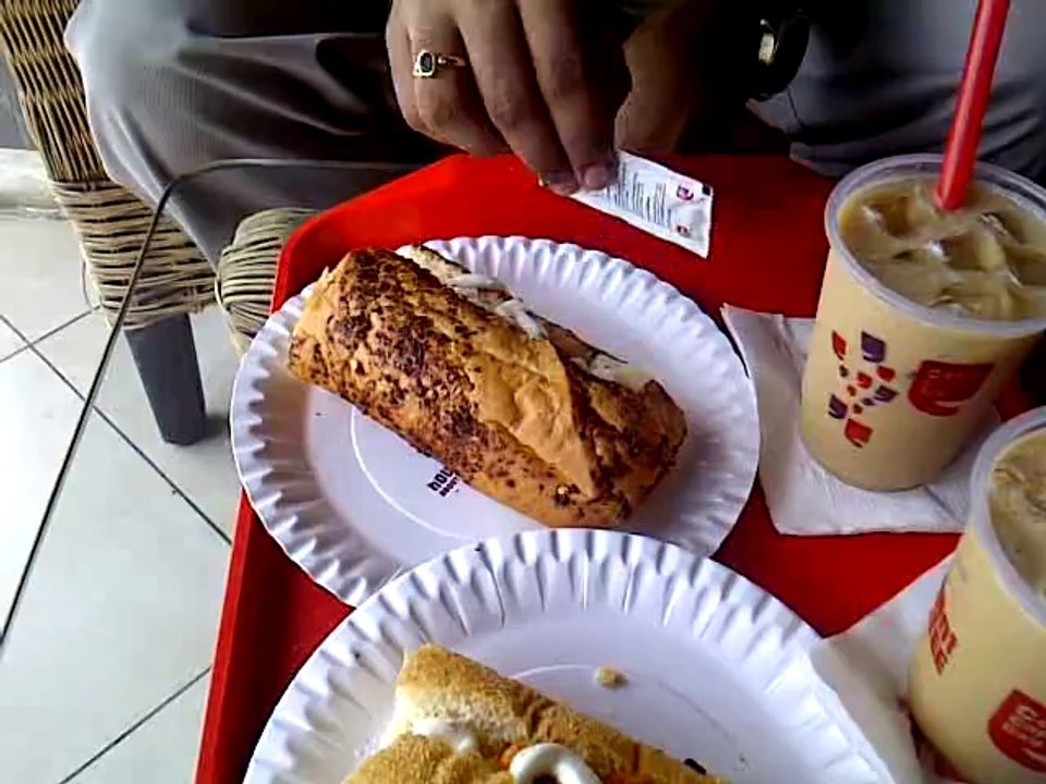 Cafe Coffee Day's Smoked Chicken Sandwich & Chicken 65 Sandwich review