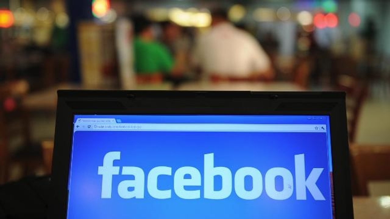 Facebook Testing 'Satire' Tag to Alert Users to Fake News Stories