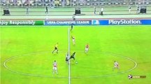 L'incroyable tir du rond central de Demba Ba - Besiktas vs Arsenal (Ligue des Champions)