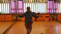 Aunty Dancing Funny on Honey Singh Lungi Dance .. Lungi Dance (Chennai Express Song)