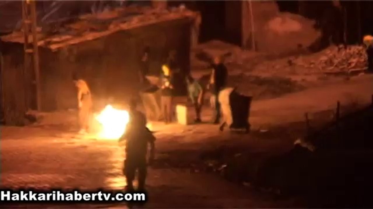 Hakkari'de YDG-H Atatürk büstünü söktü