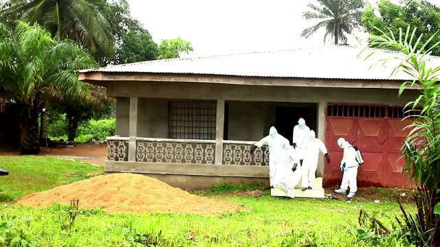 Doentes infectados com Ebola voltam para hospital na Libéria