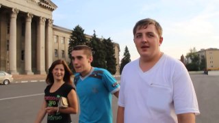 Молодые люди в Краснодоне. Как жизнь здесь Очень плохой (17.08.2014)