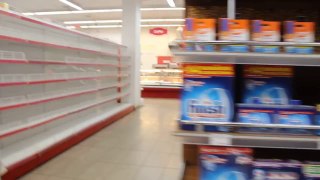 Грэм Филлипс -- Inside a Supermarket In Lugansk Region (Krasnodon) (17.08.2014)
