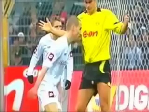Tai nạn bóng đá có con chim vành khuyên nhỏ HÓT Clip hai huoc hay 2014