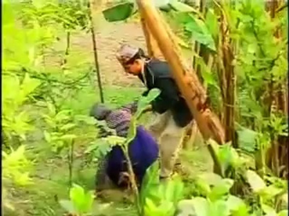 आमा रुदै गाउँ बेसी मेलैमा ,छोरा गोरखपुर रेलैमा "मार्मिक गीत"