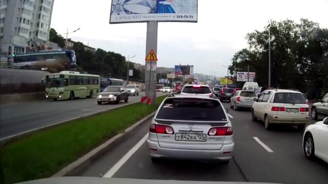 Most violent Bus Crash ever : the flying bus!