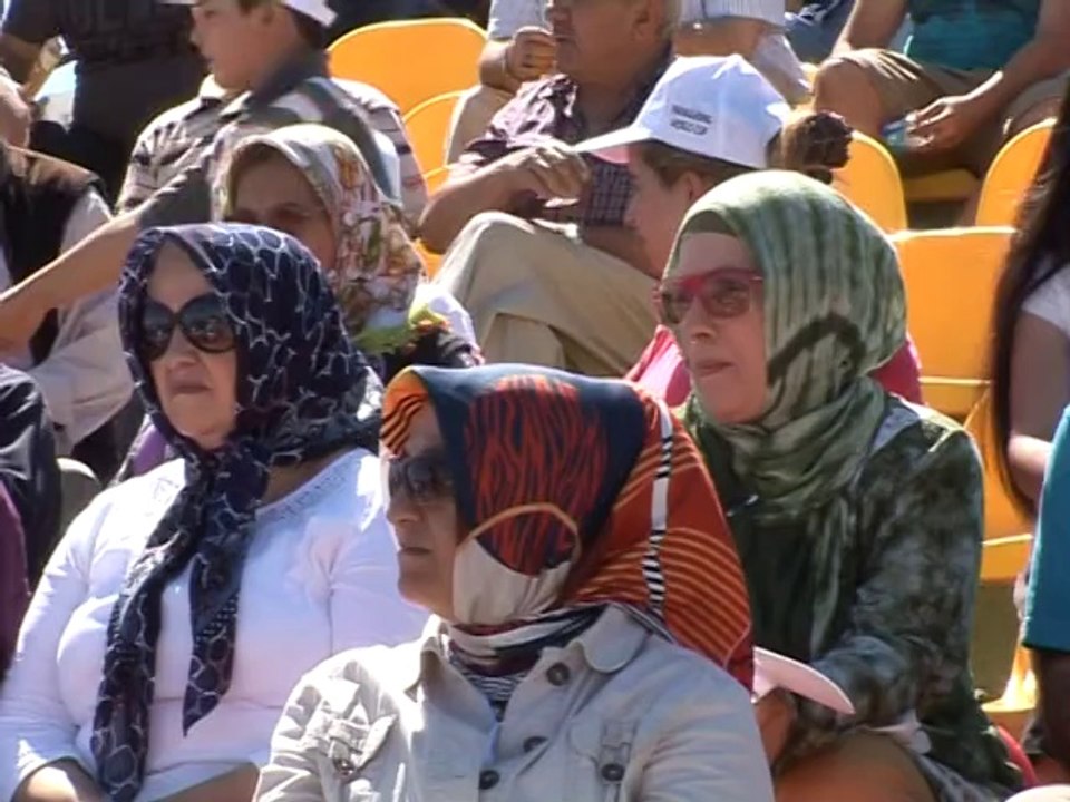 YAMAC PARASUTUNDE ILK GUN HEYECANI