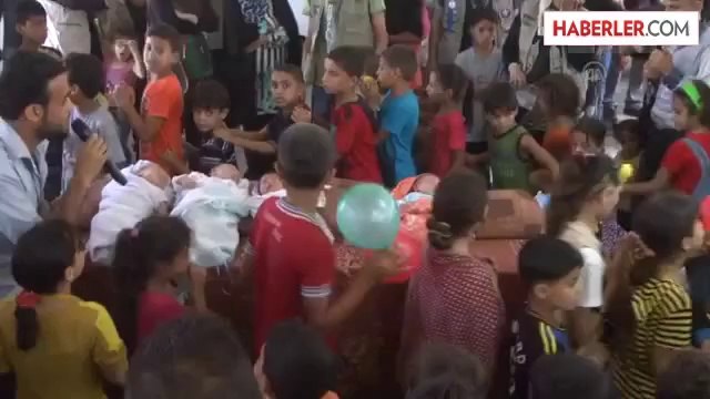 Saldırılar altında dünyaya gelen bebekler -