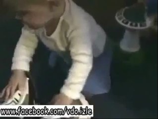 Bebek Kendi Osuruğundan Korkuyor