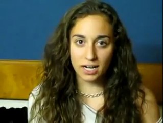 Bütün hayvanların taklidini yapan kız  Böyle taklit görmediniz
