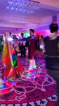 Danish Taimoor and Aiza Khan Mehndi Dance video -pekistan.com