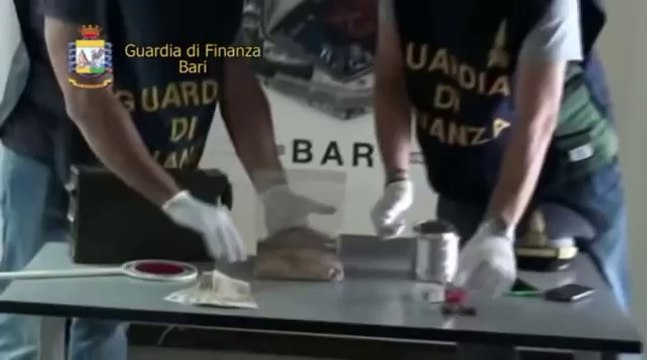 Molfetta - sequestrato dalla Guardia di Finanza 1 chilo di tritolo