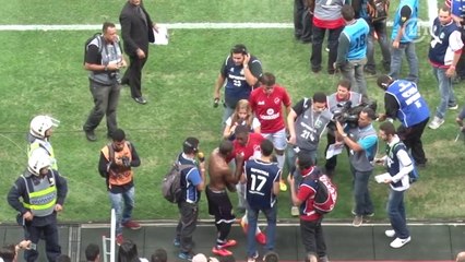 Jogador sai de campo chateado após confusão com Kléber